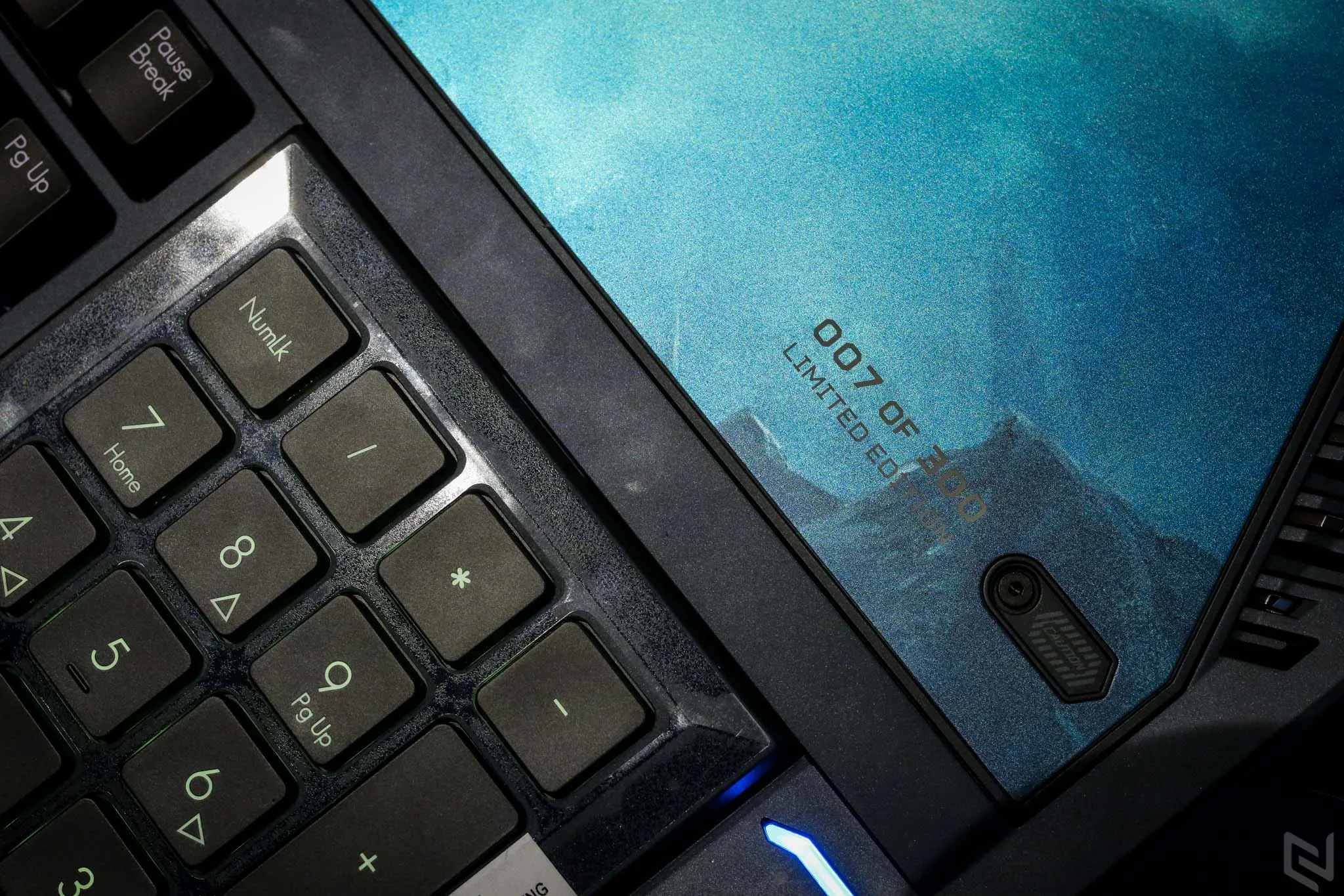 Trên tay Acer Predator 21X - con "rồng nước" thách thức mọi loại game