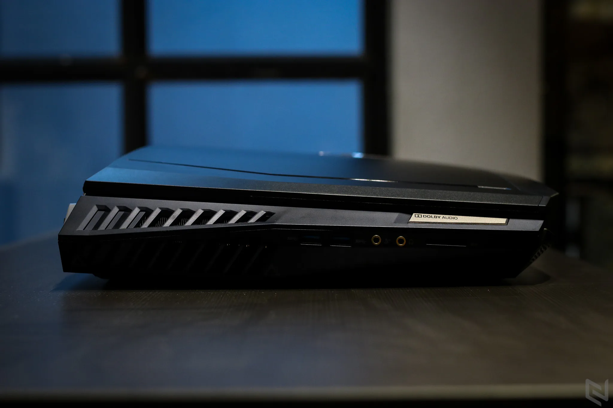 Trên tay Acer Predator 21X - con "rồng nước" thách thức mọi loại game