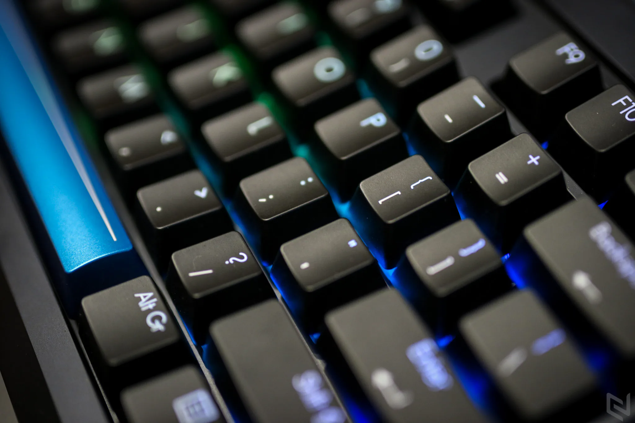 Trên tay Acer Predator 21X - con "rồng nước" thách thức mọi loại game