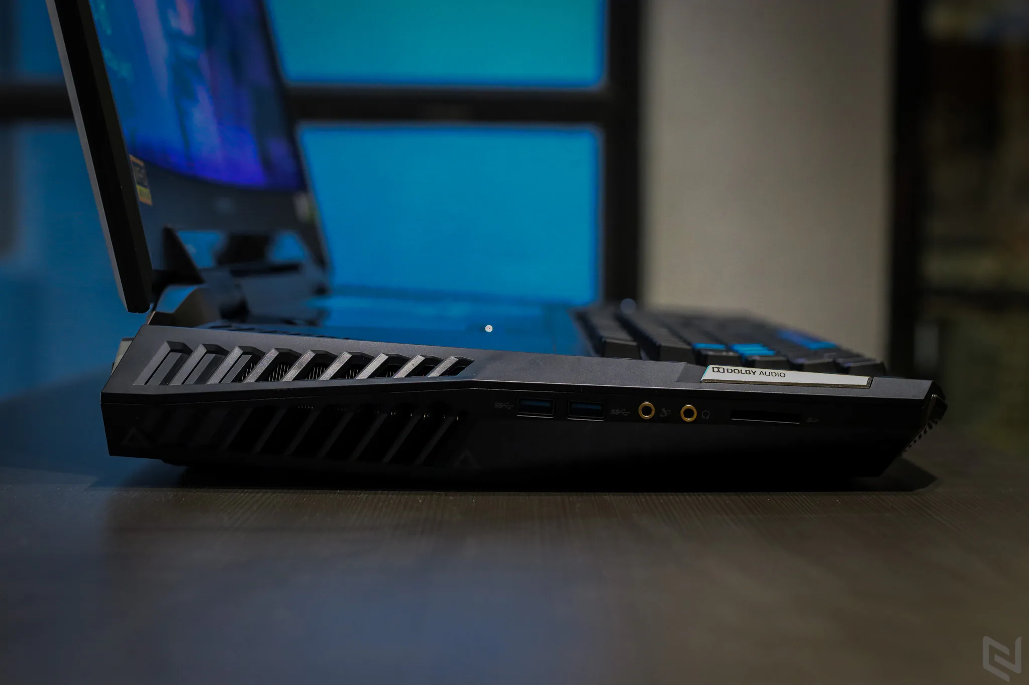 Trên tay Acer Predator 21X - con "rồng nước" thách thức mọi loại game