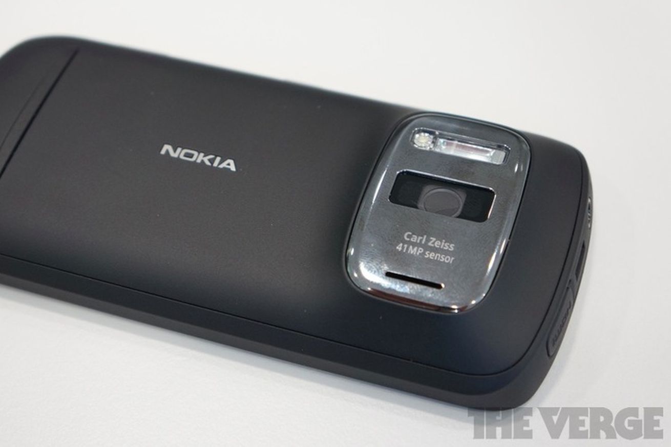 HMD ký thỏa thuận với Carl Zeiss, Nokia sẽ trở lại với điện thoại dùng ống kính Zeiss