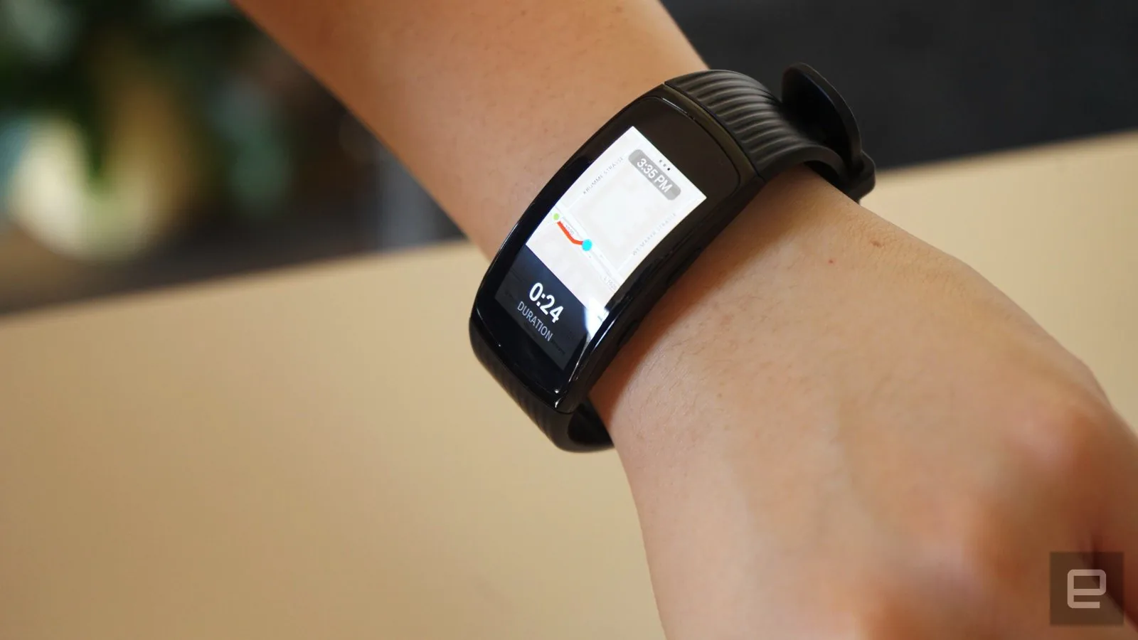 IFA 2017: ảnh trên tay Samsung Gear Fit 2 Pro, thay đổi nhỏ, cải tiến lớn