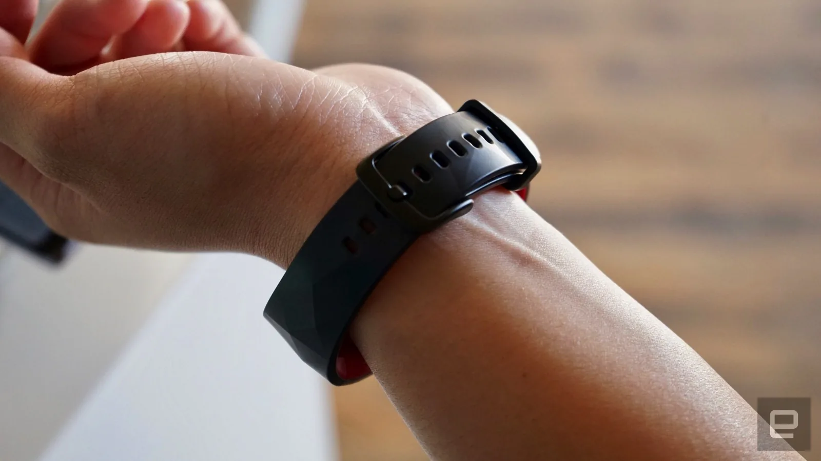 IFA 2017: ảnh trên tay Samsung Gear Fit 2 Pro, thay đổi nhỏ, cải tiến lớn