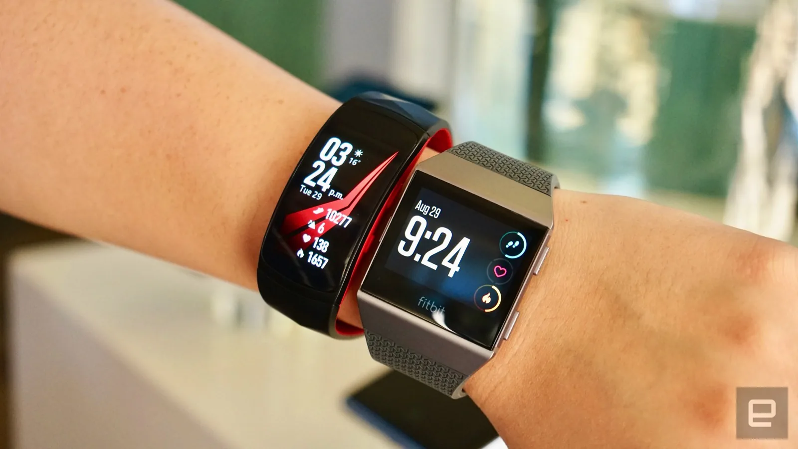 IFA 2017: ảnh trên tay Samsung Gear Fit 2 Pro, thay đổi nhỏ, cải tiến lớn