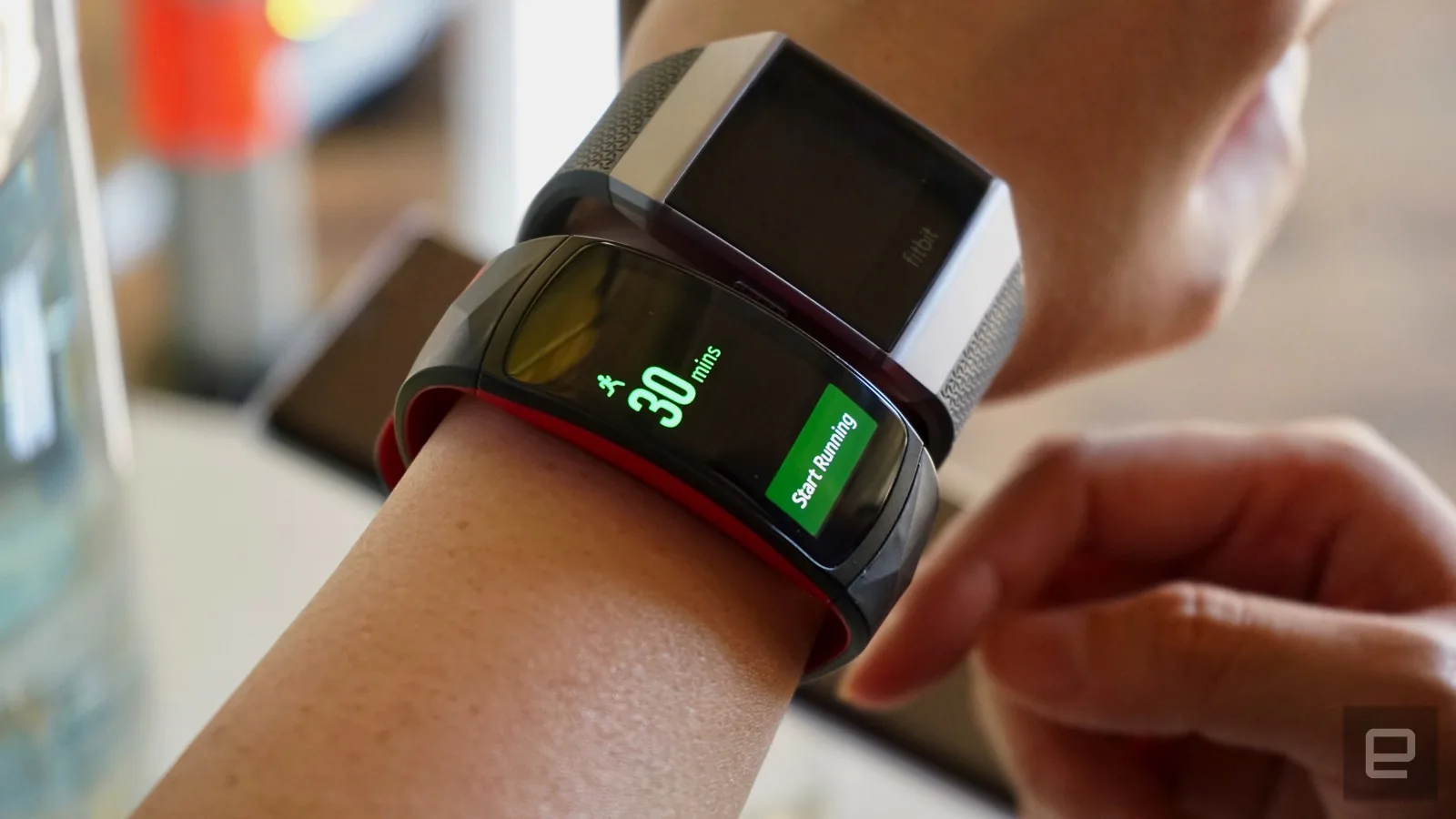 IFA 2017: ảnh trên tay Samsung Gear Fit 2 Pro, thay đổi nhỏ, cải tiến lớn