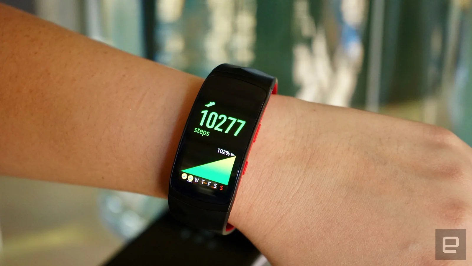 IFA 2017: ảnh trên tay Samsung Gear Fit 2 Pro, thay đổi nhỏ, cải tiến lớn