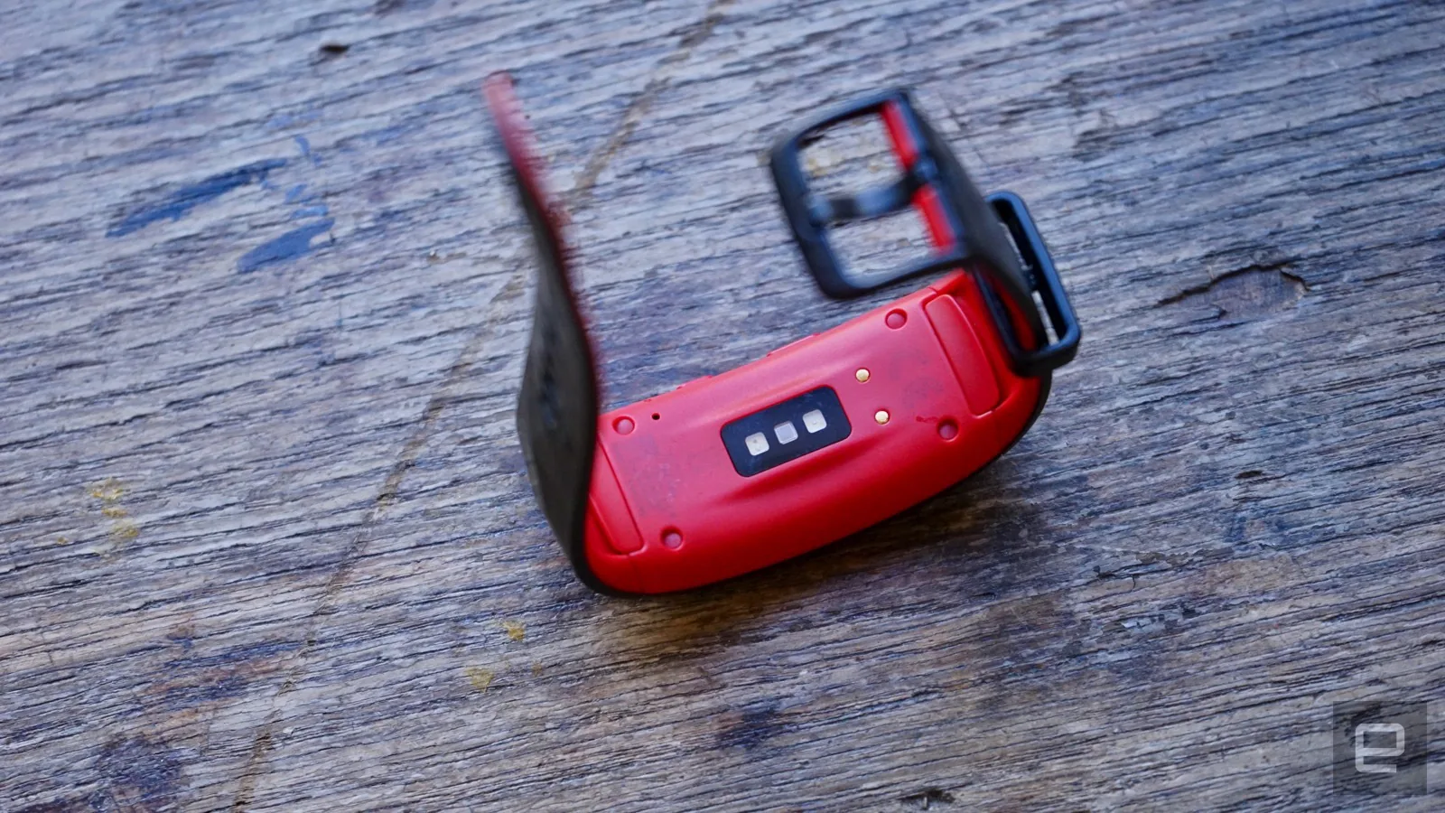 IFA 2017: ảnh trên tay Samsung Gear Fit 2 Pro, thay đổi nhỏ, cải tiến lớn