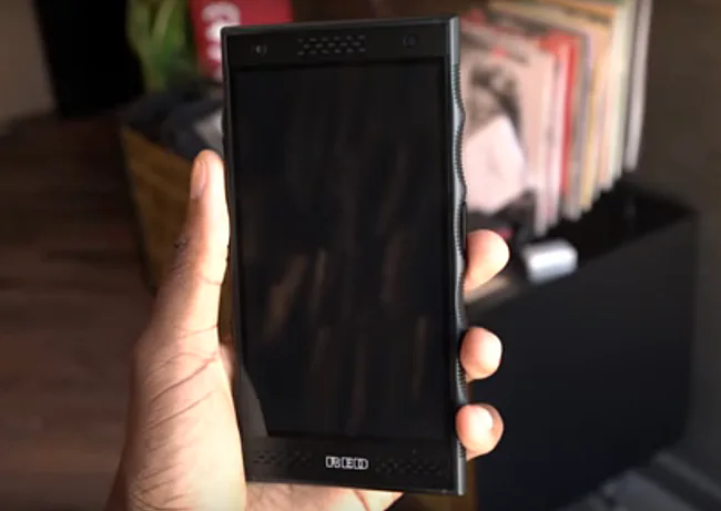 Điện thoại $1,200 Hydrogen One của  Red lộ diện video