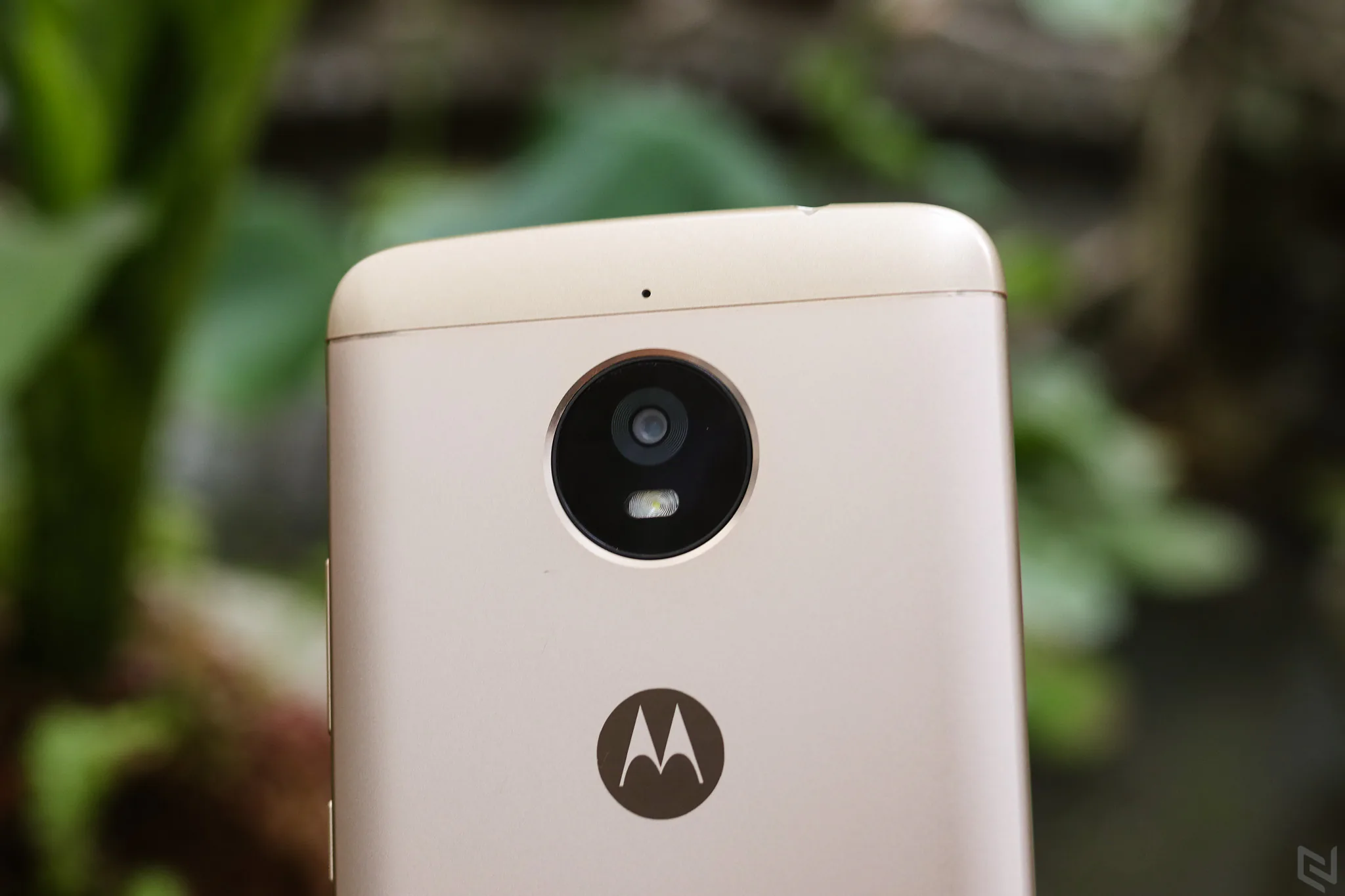 Đánh giá Moto E4 Plus: Thêm một đối thủ cạnh tranh phân khúc "pin khủng 5000 mAh"