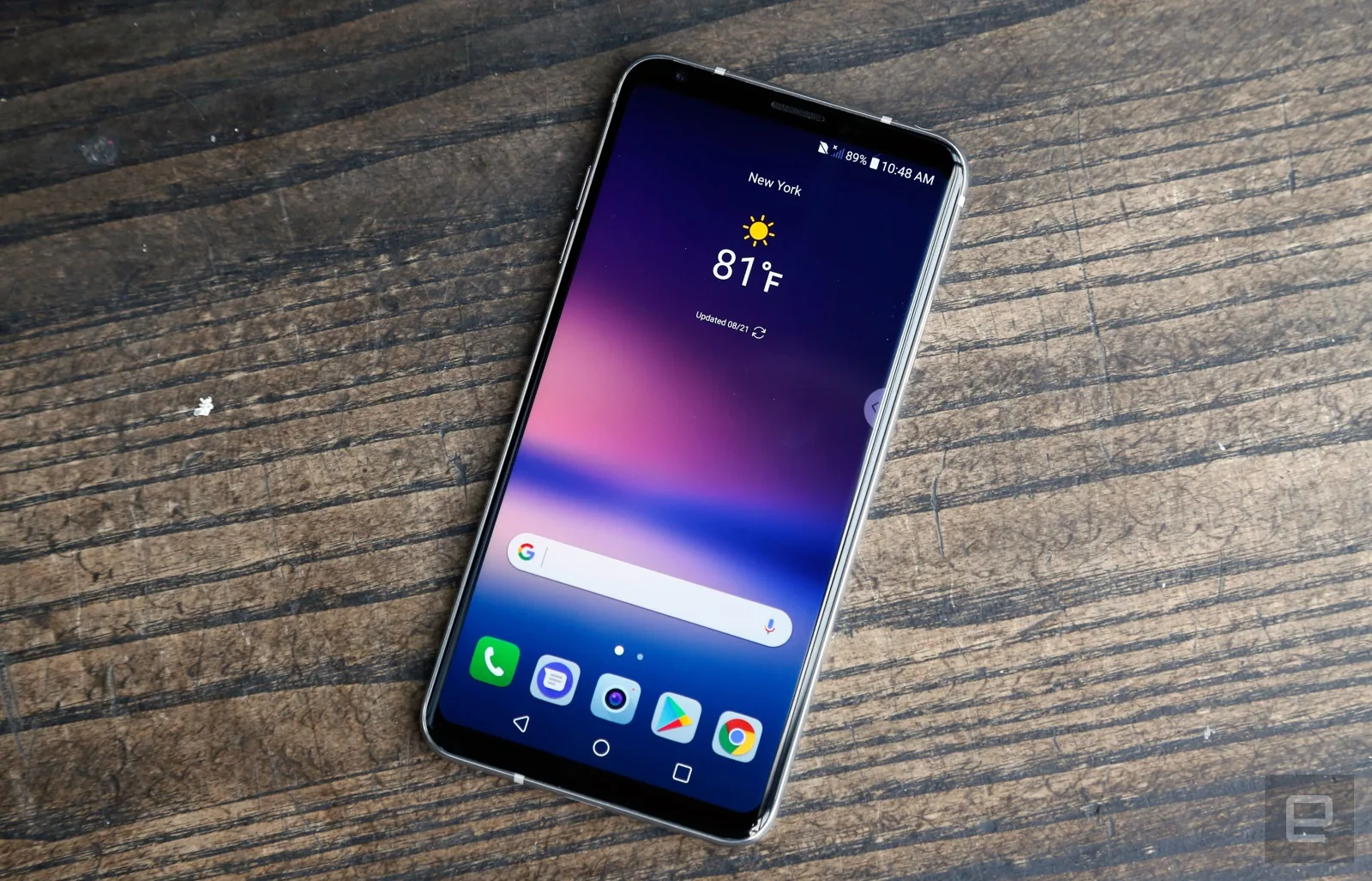 LG V30 chính thức ra mắt: màn OLED 6 inch, camera kép f/1.6 đầu tiên trên thế giới