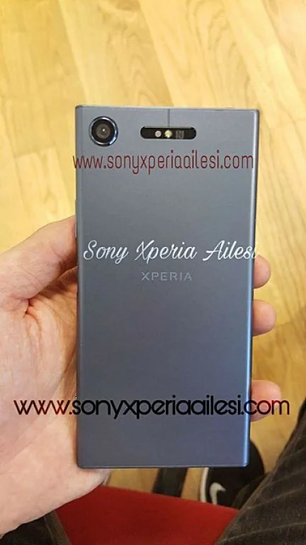 Rò rỉ hình ảnh thiết kế mọi góc độ của Sony Xperia XZ1