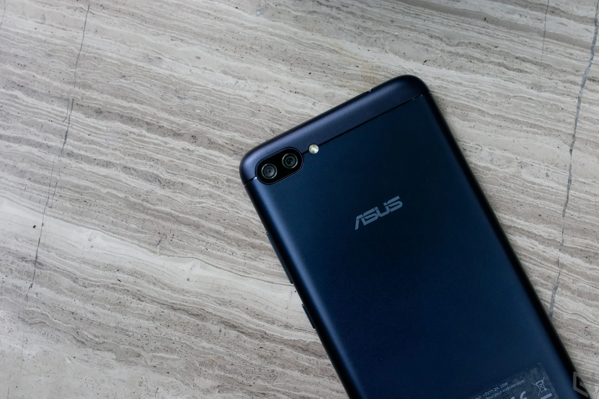 Cận cảnh Zenfone 4 Max Pro camera kép, pin khủng
