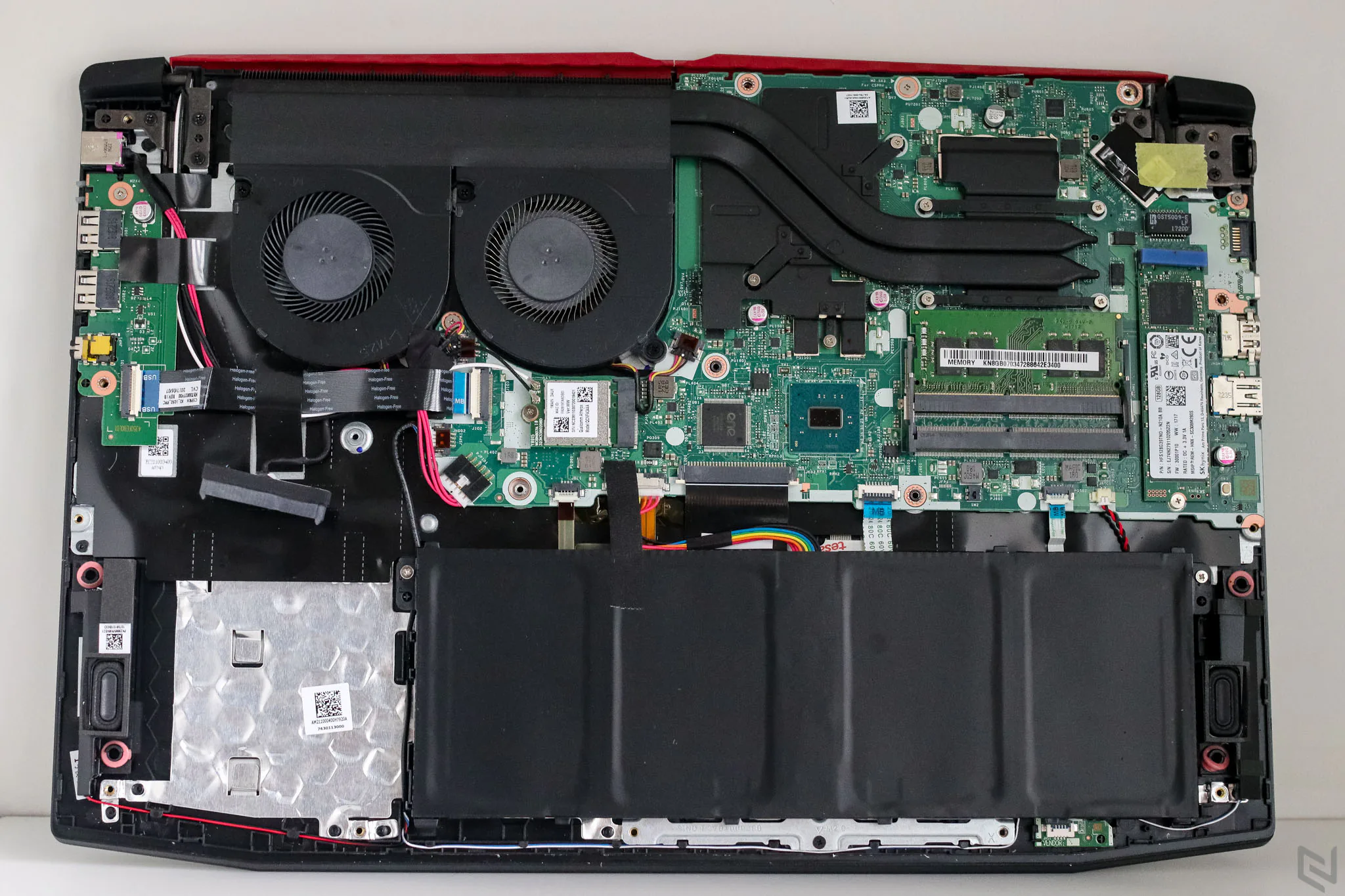Đánh giá Acer Helios 300: Mang chất cao cấp đến với tầm trung