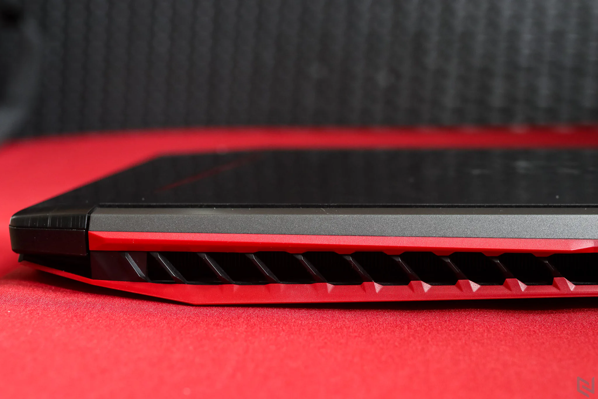 Đánh giá Acer Helios 300: Mang chất cao cấp đến với tầm trung