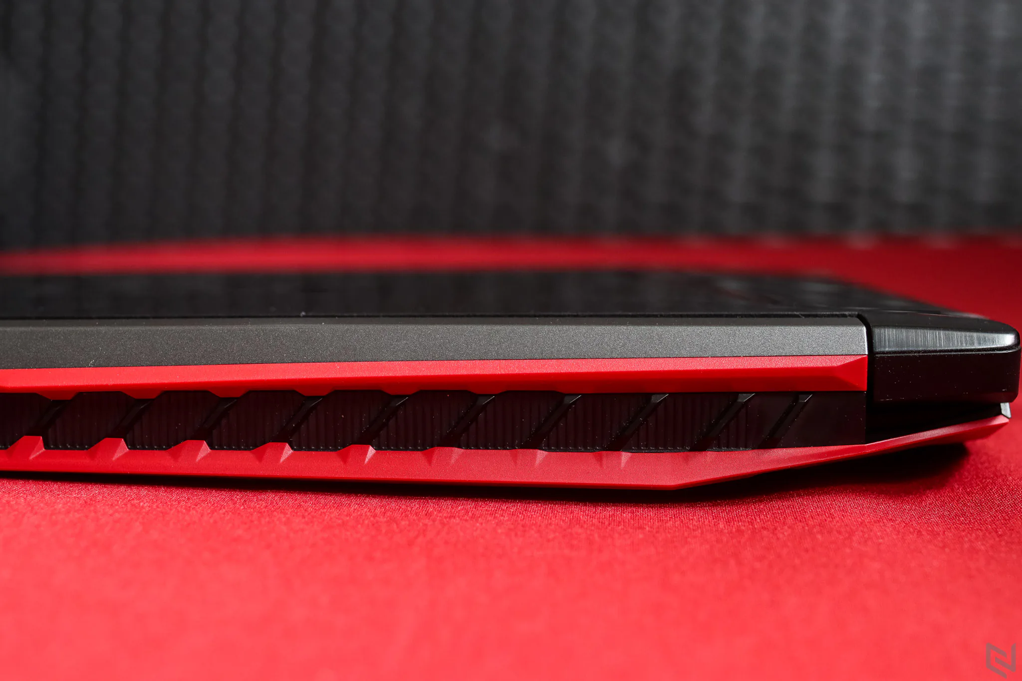 Đánh giá Acer Helios 300: Mang chất cao cấp đến với tầm trung