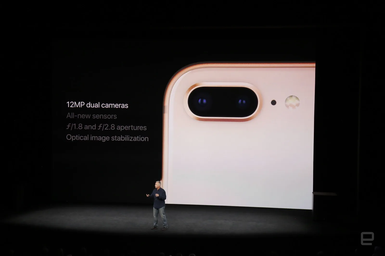 iPhone 8 và iPhone 8 Plus: thiết kế không đổi, camera AR, sạc không dây
