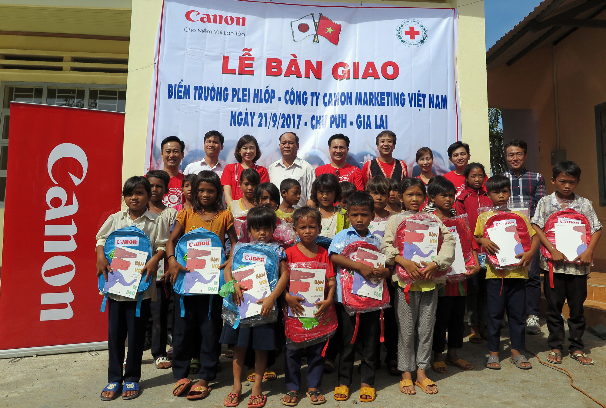Hàng ngàn học sinh đã có nơi học khang trang với 57 ngôi trường Canon xây tại Việt Nam