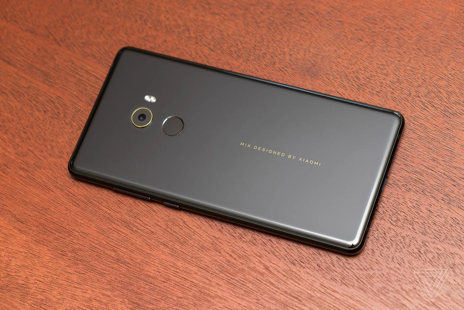 Xiaomi ra mắt Mi Mix 2 với thiết kế tràn viền, có thêm Mi Note 3 với camera kép
