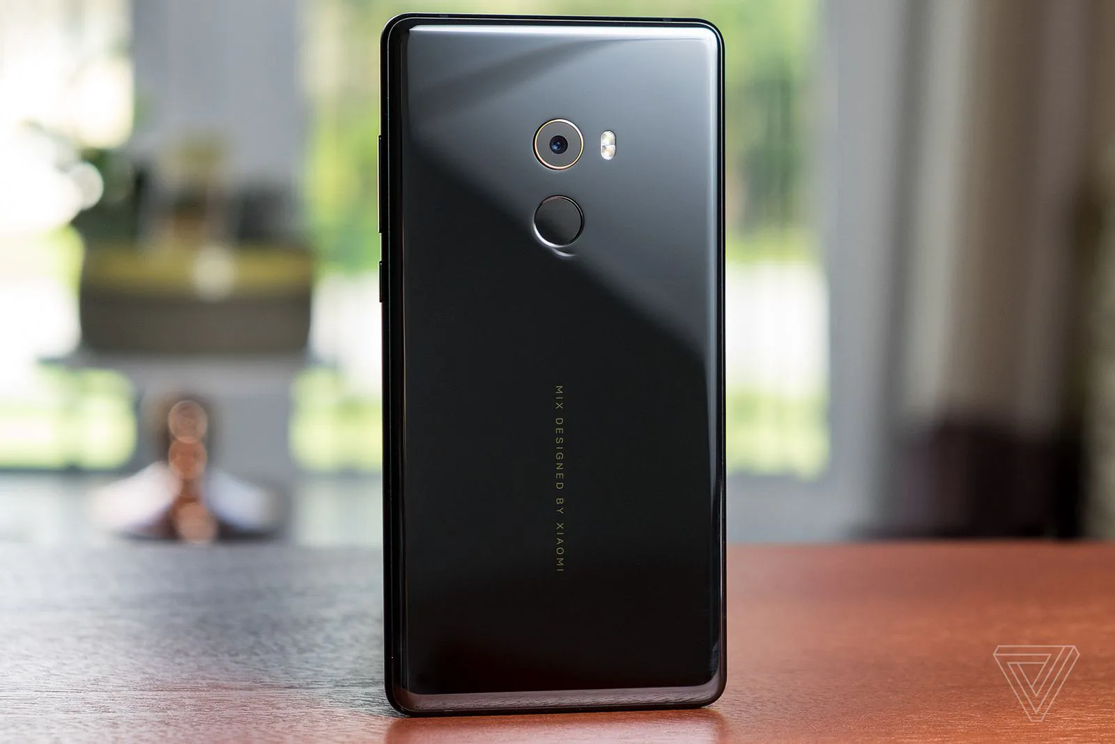 Xiaomi ra mắt Mi Mix 2 với thiết kế tràn viền, có thêm Mi Note 3 với camera kép