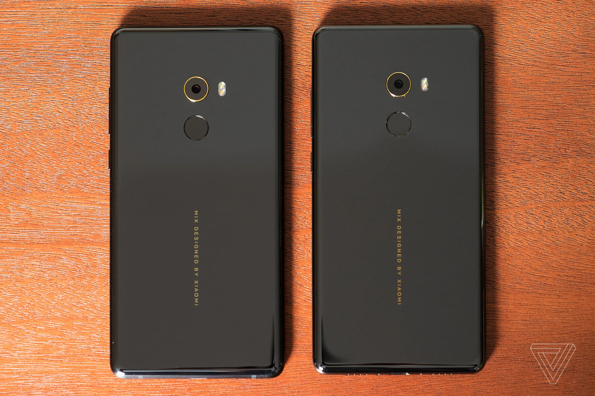 Xiaomi ra mắt Mi Mix 2 với thiết kế tràn viền, có thêm Mi Note 3 với camera kép