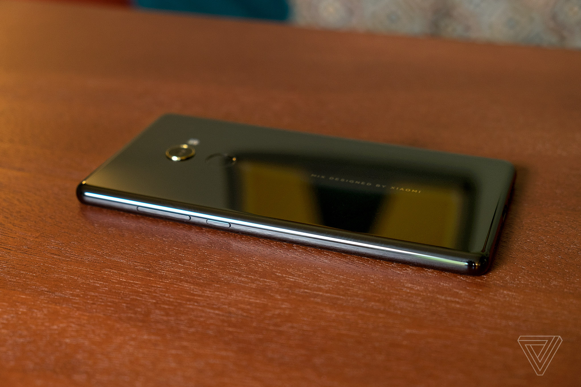 Xiaomi ra mắt Mi Mix 2 với thiết kế tràn viền, có thêm Mi Note 3 với camera kép