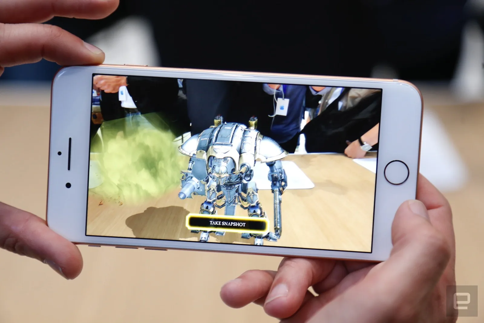 Ảnh trên tay iPhone 8 và iPhone 8 Plus: quen mà không quen