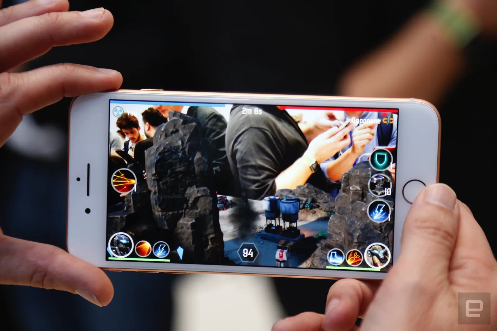 Ảnh trên tay iPhone 8 và iPhone 8 Plus: quen mà không quen