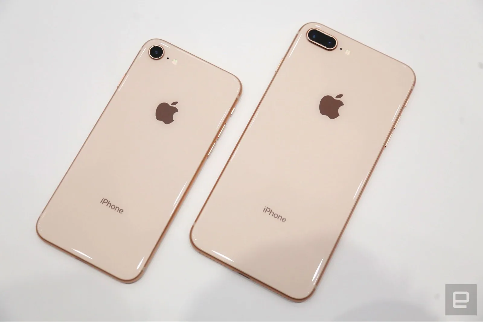 Ảnh trên tay iPhone 8 và iPhone 8 Plus: quen mà không quen