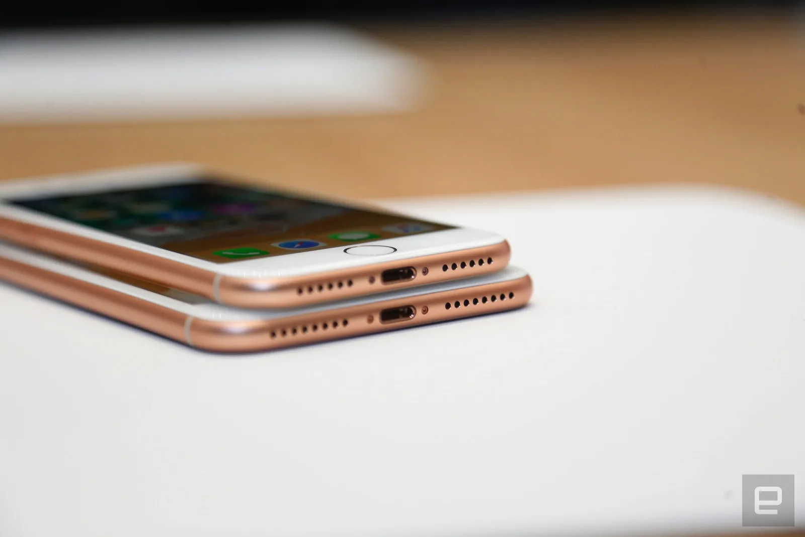 Ảnh trên tay iPhone 8 và iPhone 8 Plus: quen mà không quen