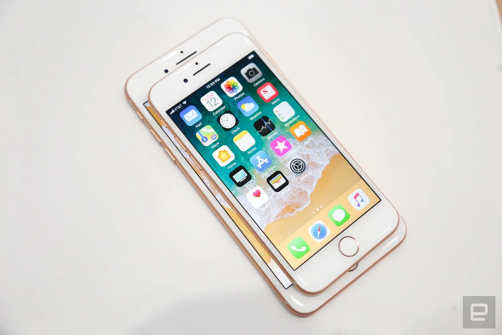 Ảnh trên tay iPhone 8 và iPhone 8 Plus: quen mà không quen