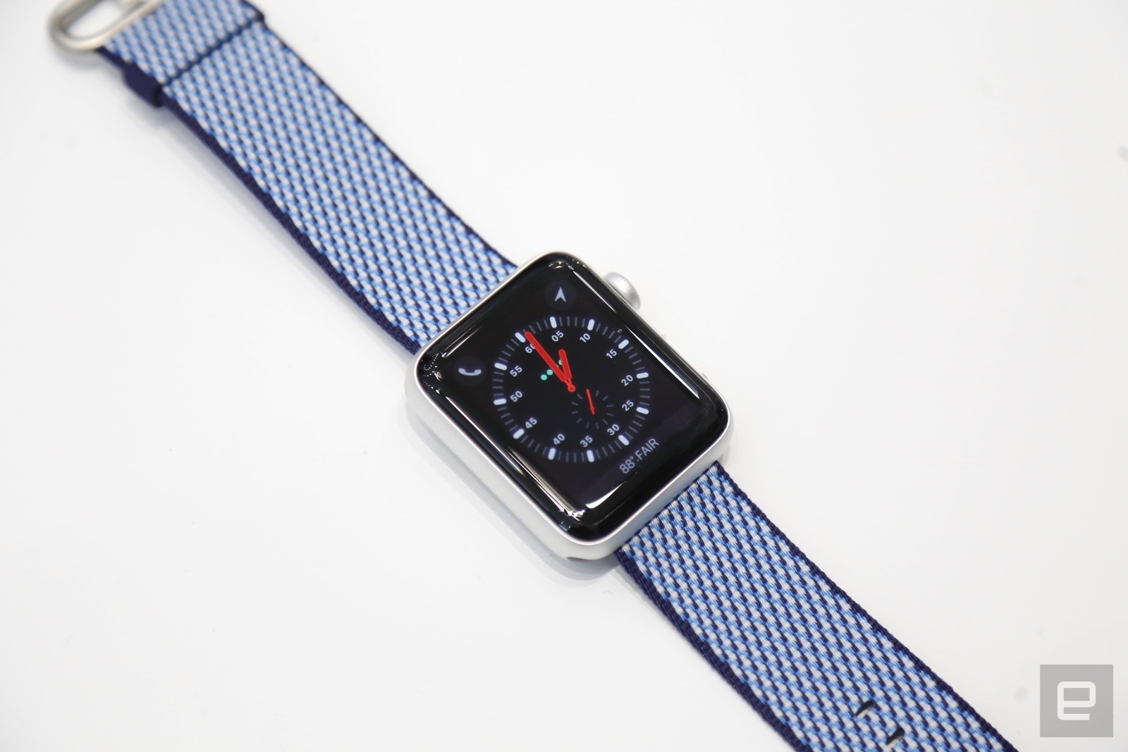 Apple Watch Series 3 LTE mới chỉ hỗ trợ 4 nhà mạng của Mỹ