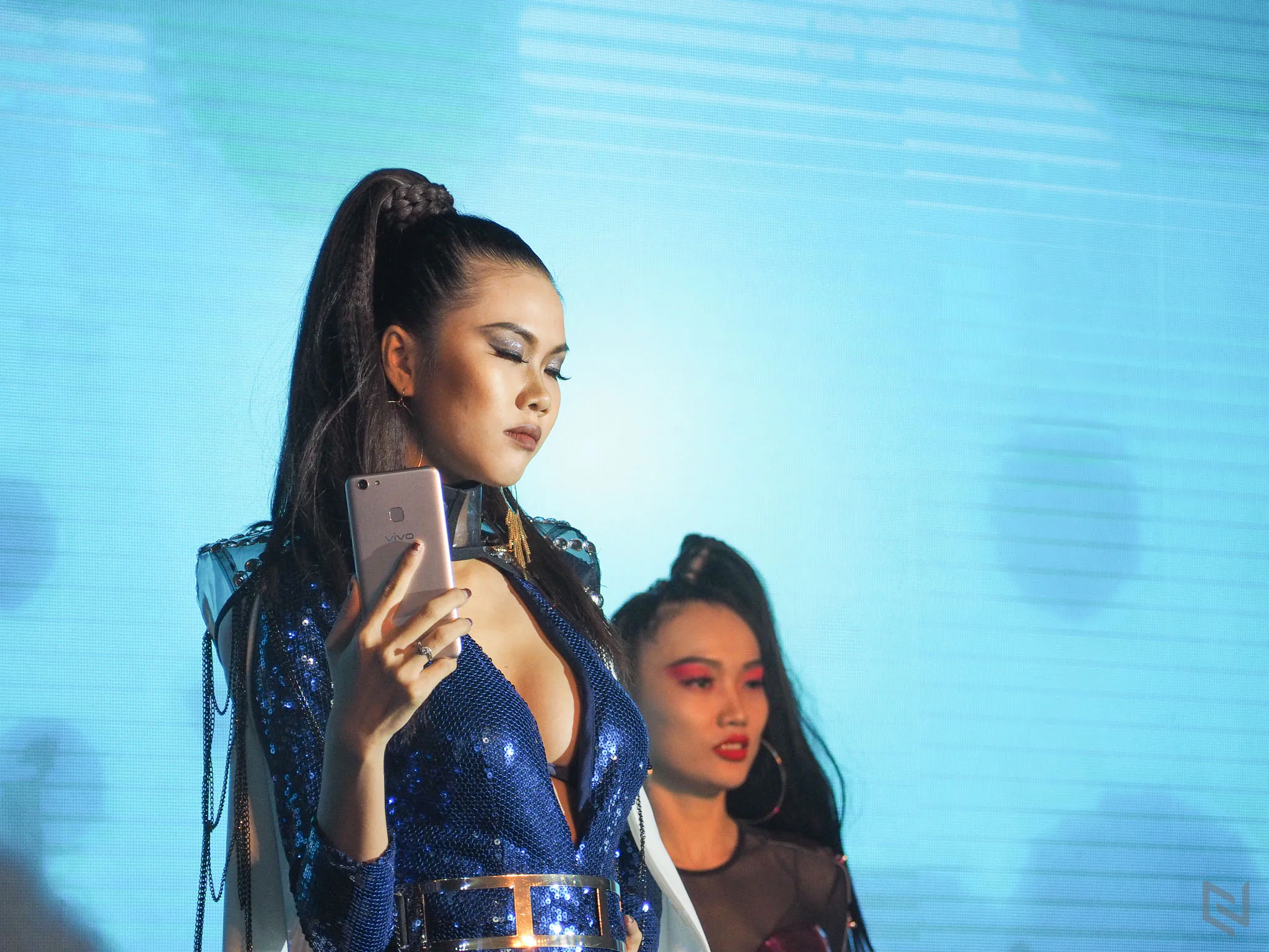 Vivo ra mắt V7 Plus: Thiết kế tràn viền, camera trước 24MP, giá 7.990.000 đồng