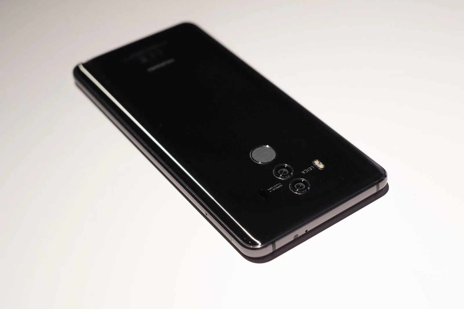 Huawei Mate 10 và Mate 10 Pro ra mắt, hệ thống AI mạnh mẽ, camera kép Leica F/1.6