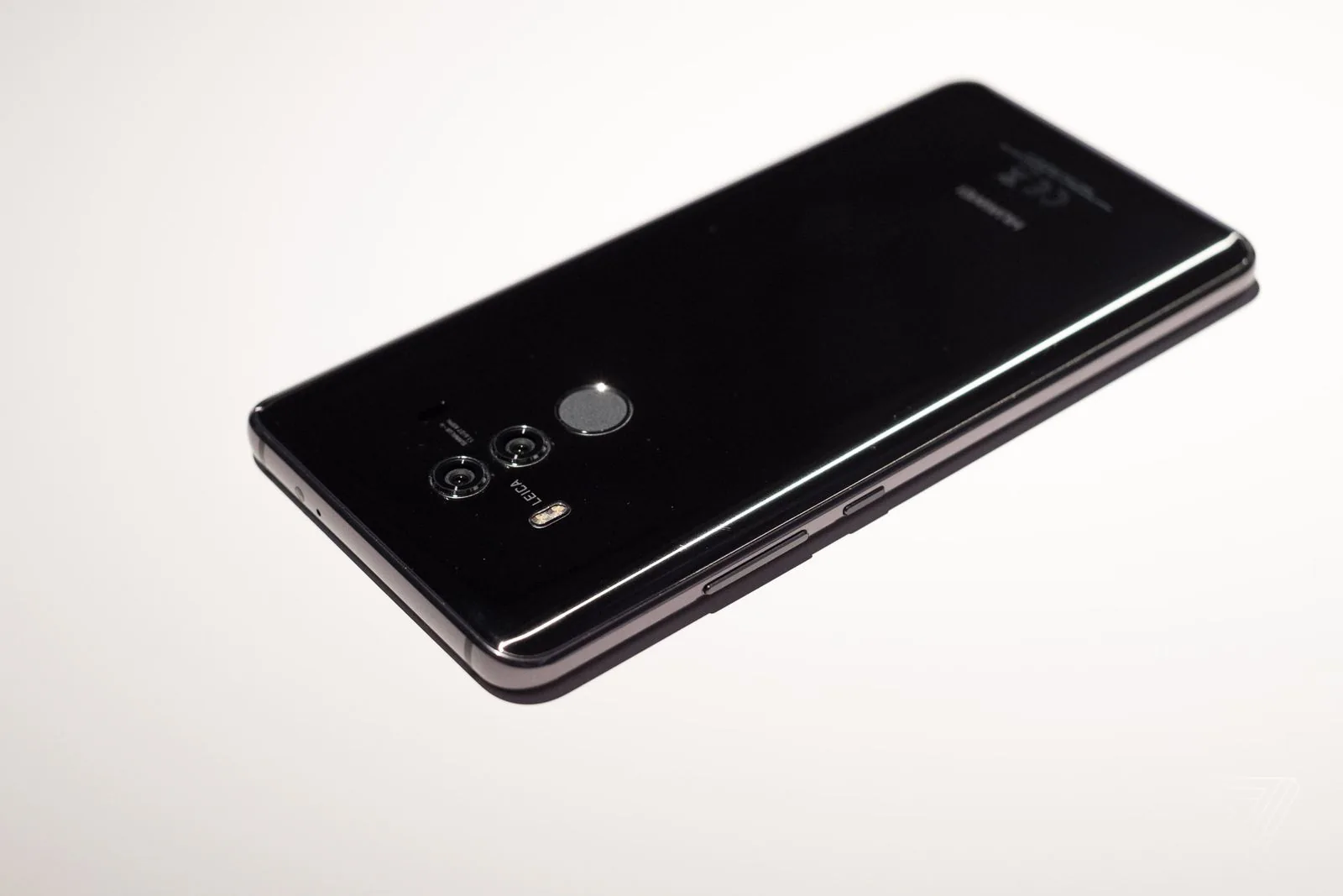 Huawei Mate 10 và Mate 10 Pro ra mắt, hệ thống AI mạnh mẽ, camera kép Leica F/1.6