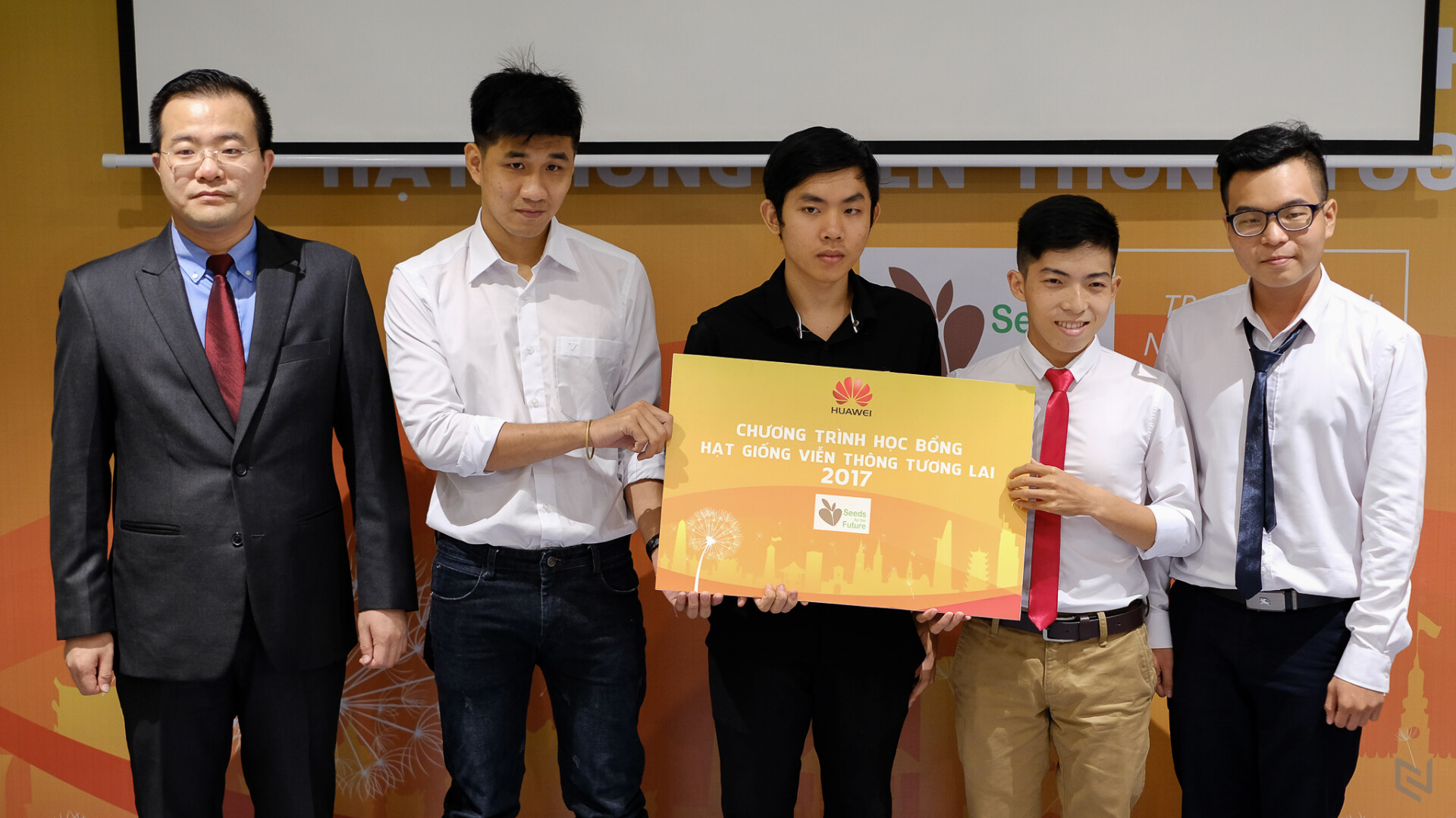 Huawei Việt Nam công bố chương trình Học bổng Hạt giống Viễn thông Tương lai 2017