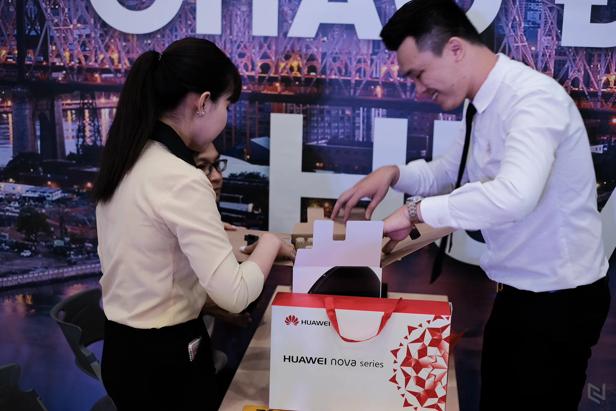 Hình ảnh buổi mở bán Huawei Nova 2i tại Thế Giới Di Động