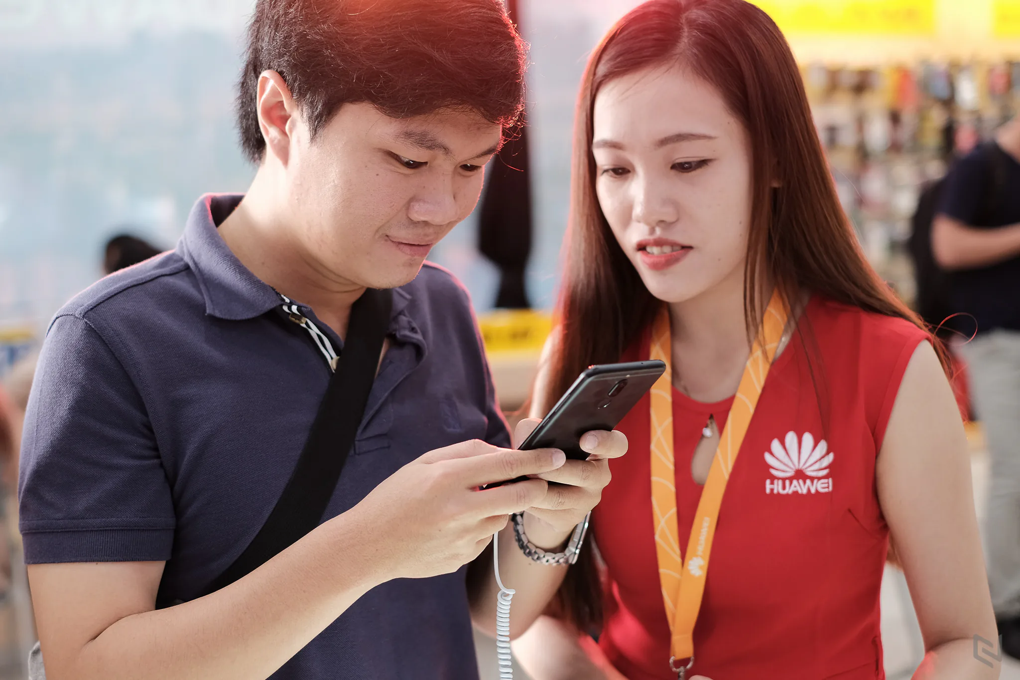 Hình ảnh buổi mở bán Huawei Nova 2i tại Thế Giới Di Động