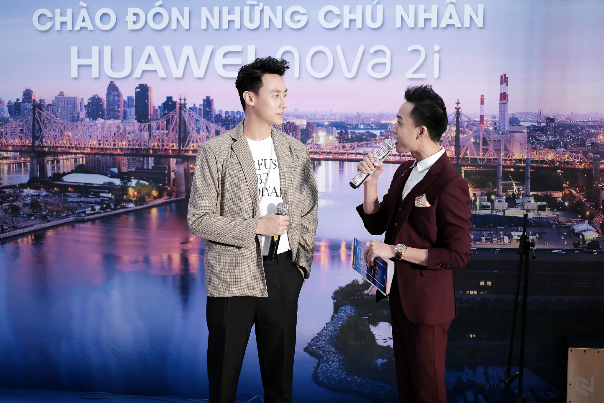 Hình ảnh buổi mở bán Huawei Nova 2i tại Thế Giới Di Động
