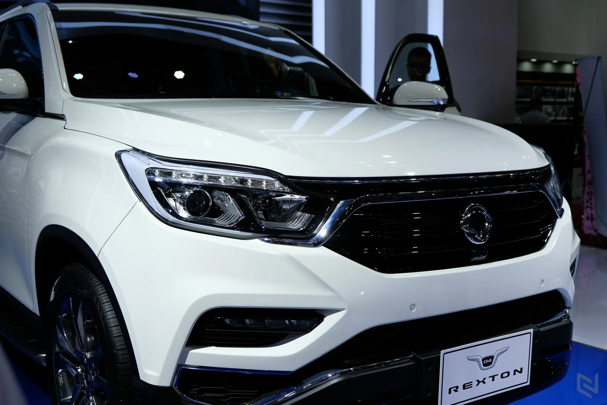 Một vòng triễn lãm Vietnam International Motor Show 2017 ngắm xe và người đẹp