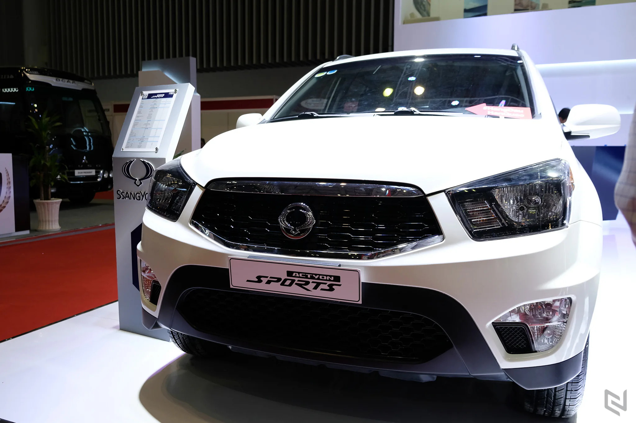 Một vòng triễn lãm Vietnam International Motor Show 2017 ngắm xe và người đẹp