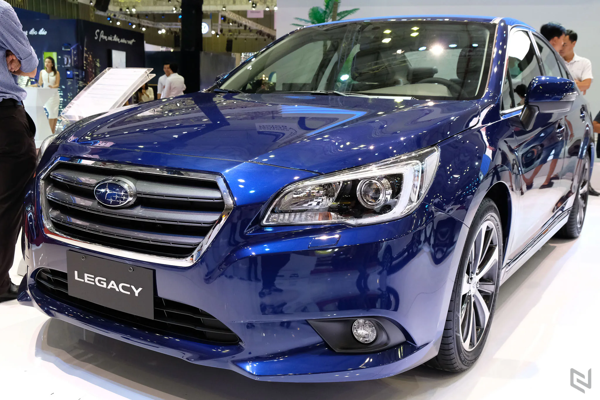 Một vòng triễn lãm Vietnam International Motor Show 2017 ngắm xe và người đẹp