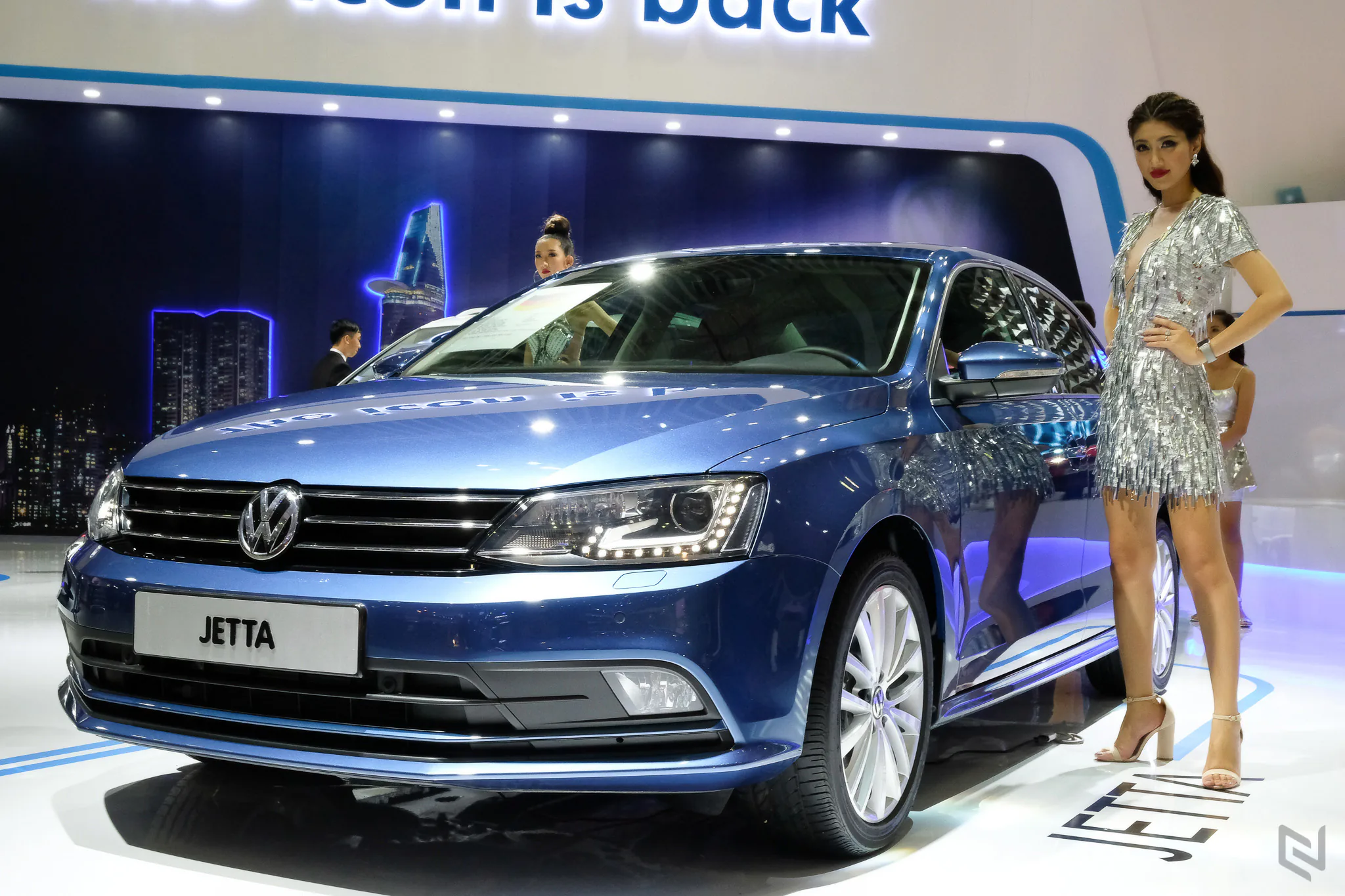 Một vòng triễn lãm Vietnam International Motor Show 2017 ngắm xe và người đẹp