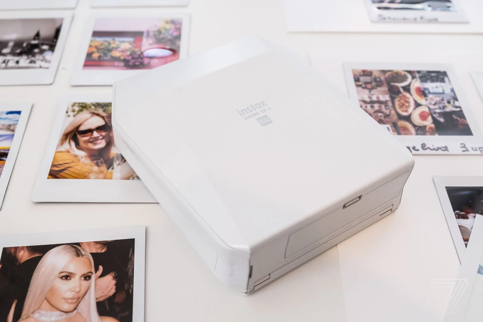 Fujifilm trình làng máy in ảnh di động khổ vuông Instax Share SP-3