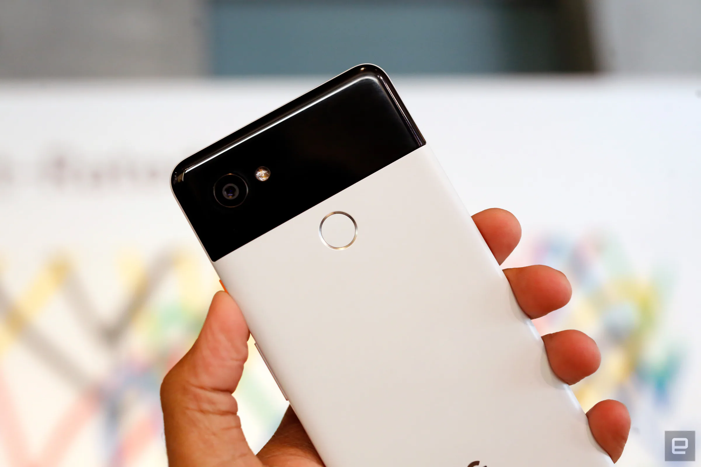 Google Pixel 2 XL chính thức: hợp xu hướng, không quá nổi bật, đạt 94 điểm DxOMark