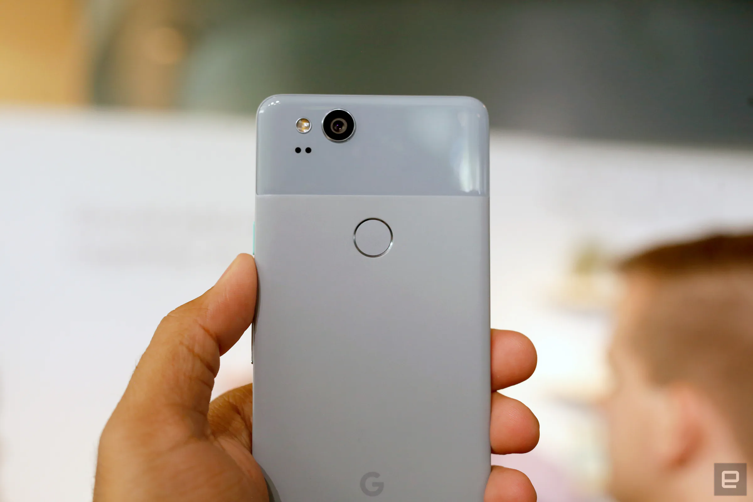 Google Pixel 2 ra mắt: Android Oreo, viền lớn và không có jack cắm tai nghe