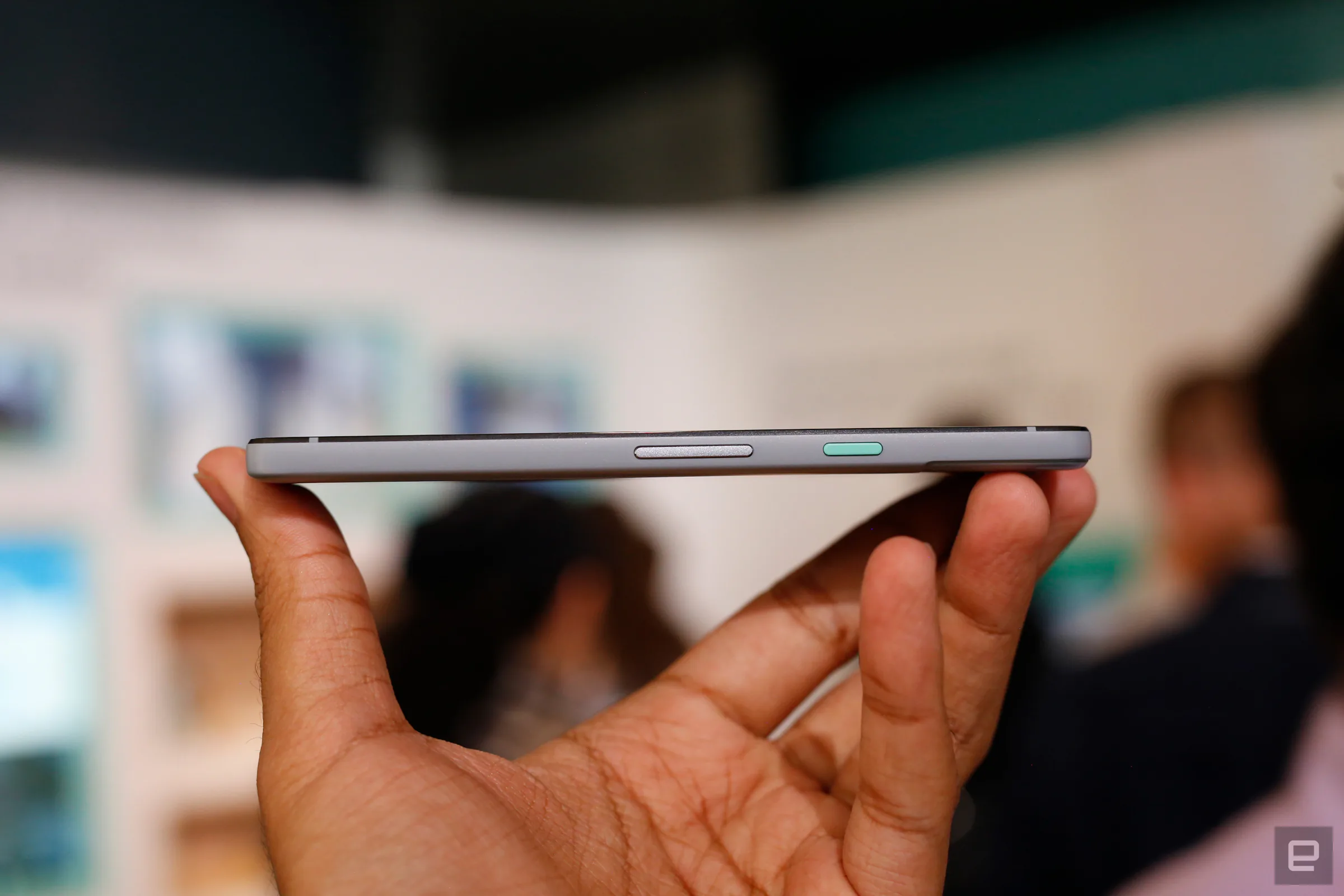 Google Pixel 2 ra mắt: Android Oreo, viền lớn và không có jack cắm tai nghe