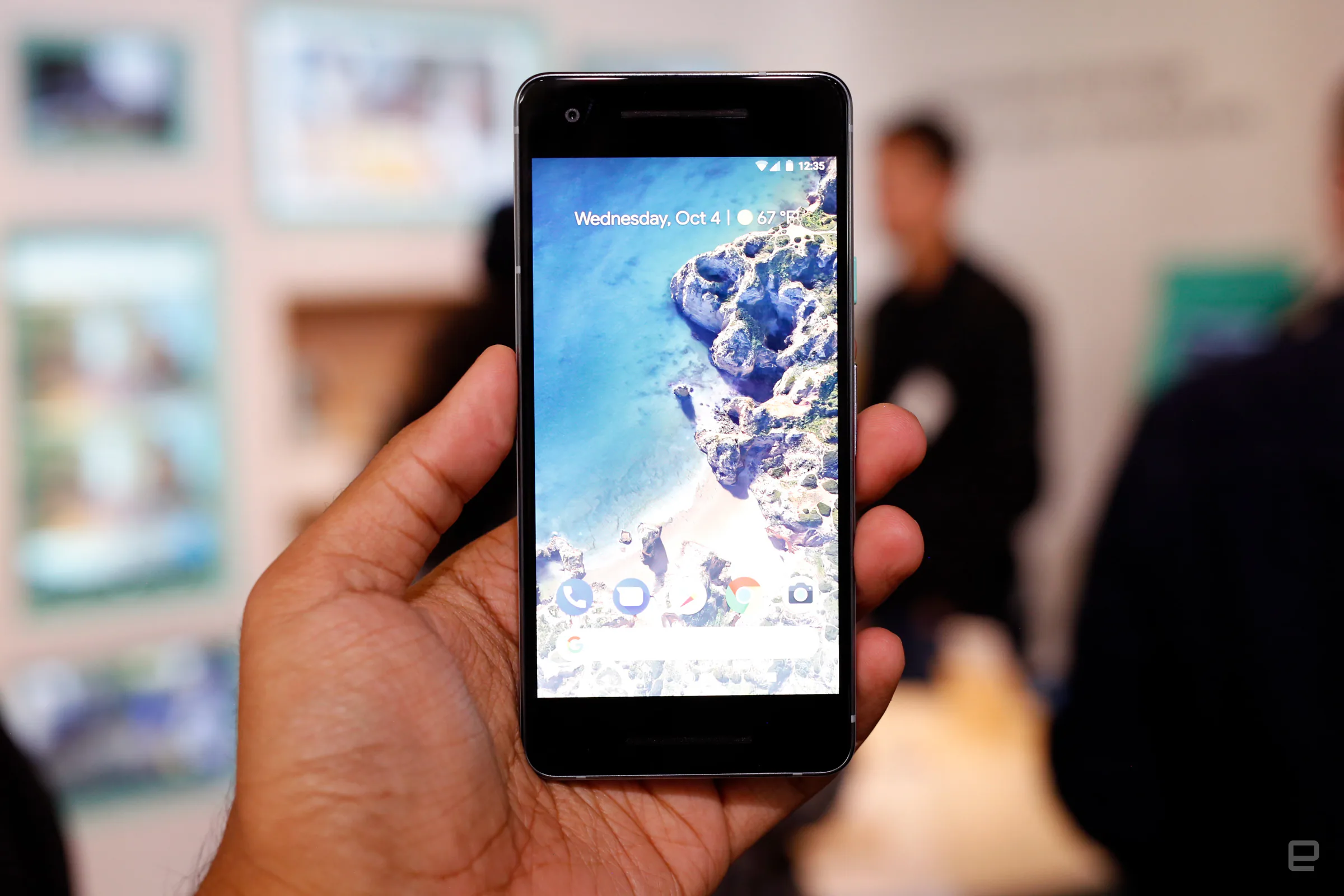 Google Pixel 2 ra mắt: Android Oreo, viền lớn và không có jack cắm tai nghe