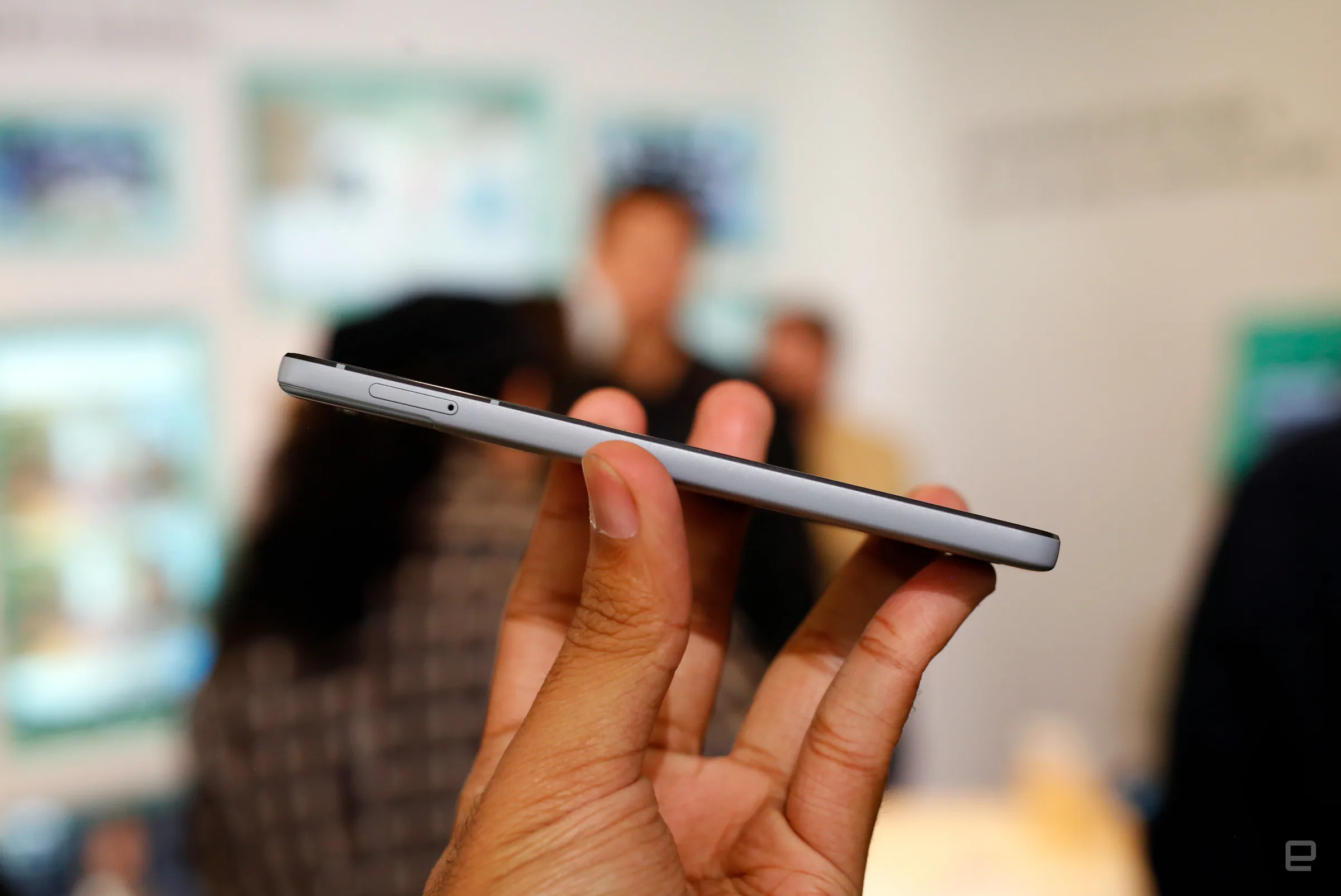 Google Pixel 2 ra mắt: Android Oreo, viền lớn và không có jack cắm tai nghe