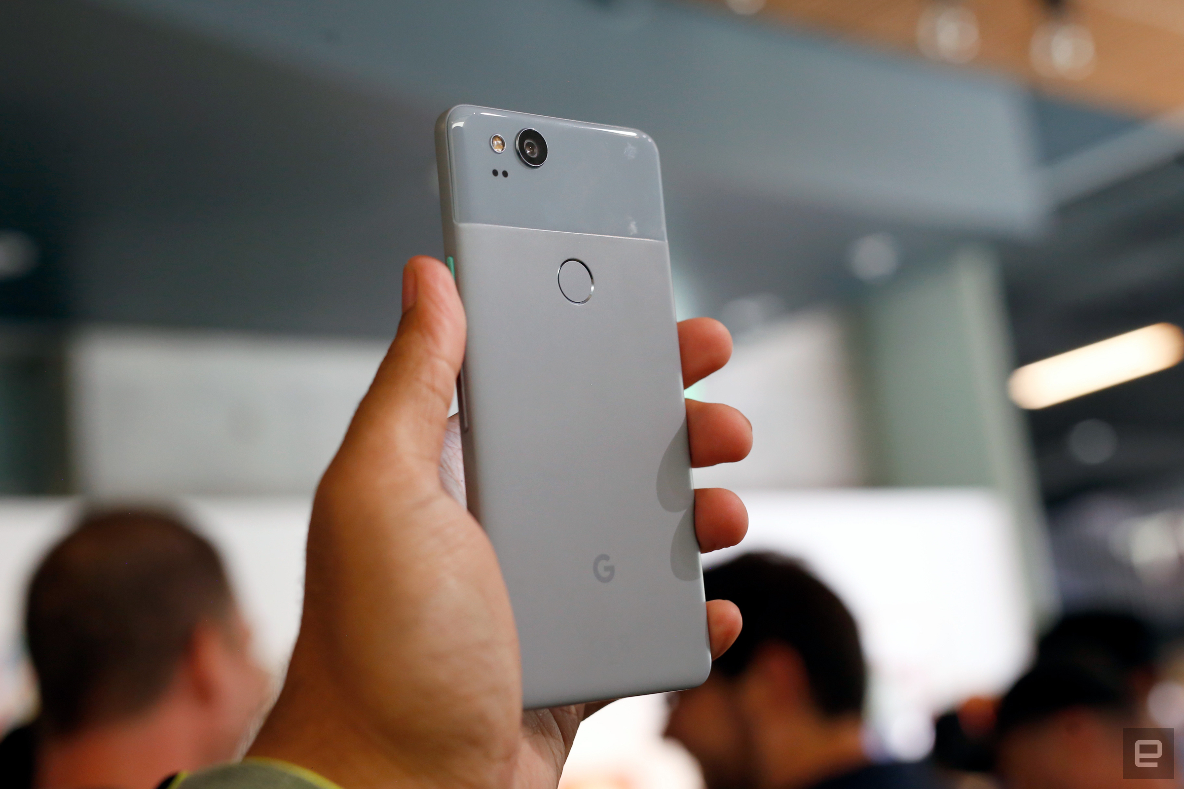 Google Pixel 2 ra mắt: Android Oreo, viền lớn và không có jack cắm tai nghe