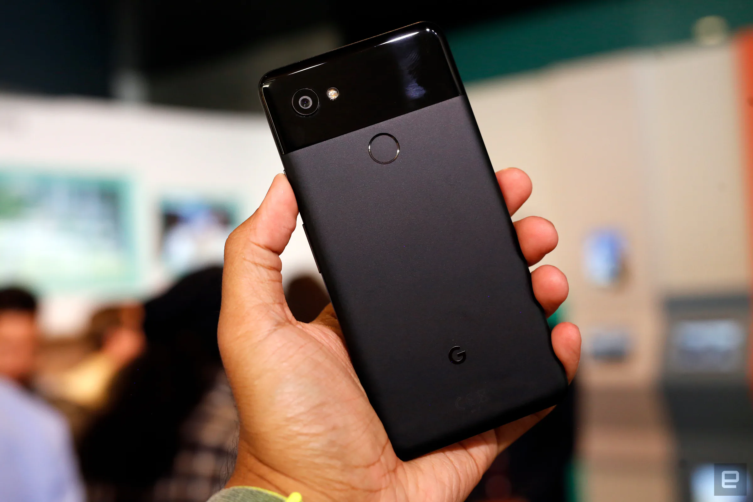 Google Pixel 2 XL chính thức: hợp xu hướng, không quá nổi bật, đạt 94 điểm DxOMark